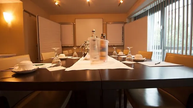 Turm Hotel Francoforte sul Meno 4*,